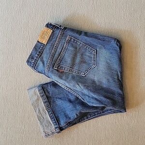 LEVI's 515 Capri jeans with cuff. Size is 6.